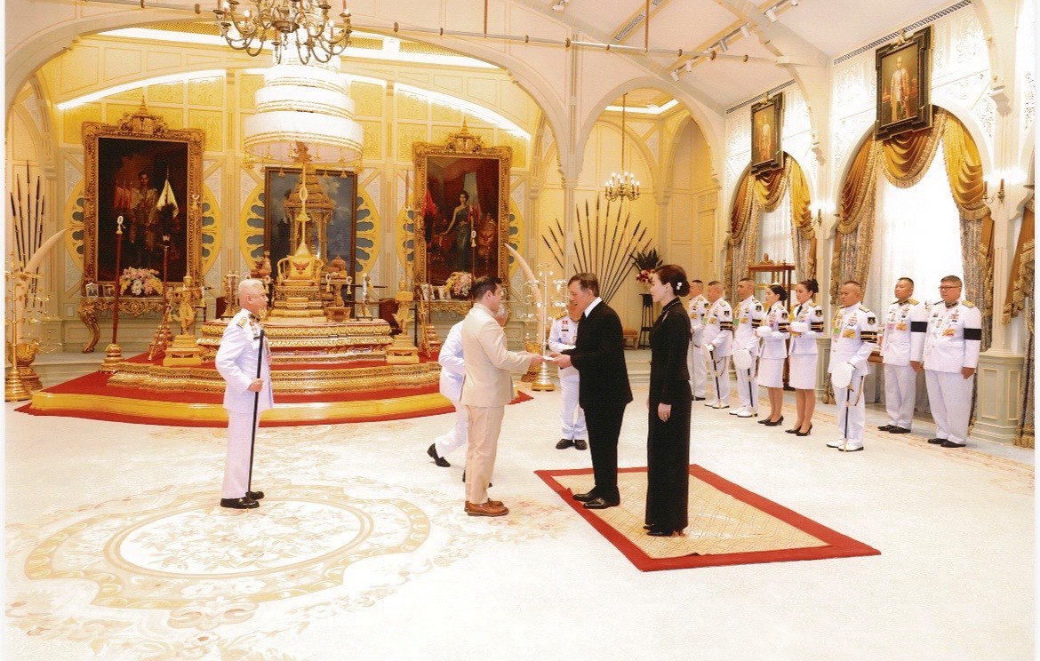 Embajador Radamés Gómez Azuaje presenta Cartas Credenciales ante el Rey de Tailandia